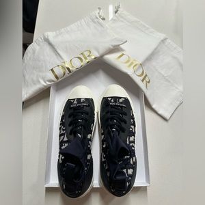 WALK'N'DIOR WOMENS SNEAKER
Deep Blue Dior Oblique Technical Mesh and Calfskin